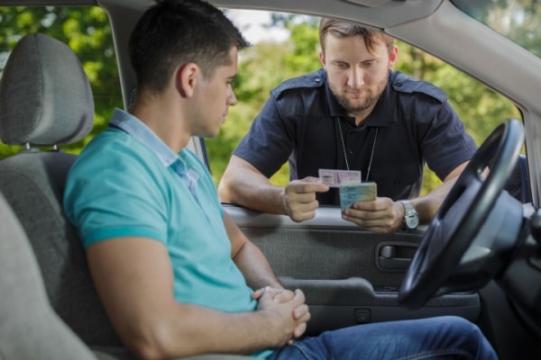 Perte du permis de conduire du salarié itinérant : licenciement automatique ? 15 Qontum | Perte du permis de conduire du salarié itinérant : licenciement automatique ?