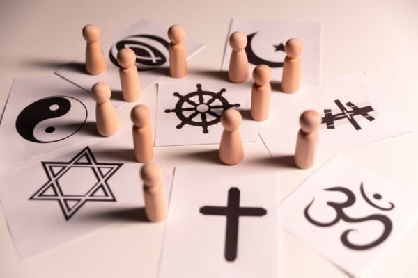 Faits religieux dans l’entreprise : des guides pratiques disponibles ! 9 Qontum | Faits religieux dans l’entreprise : des guides pratiques disponibles !