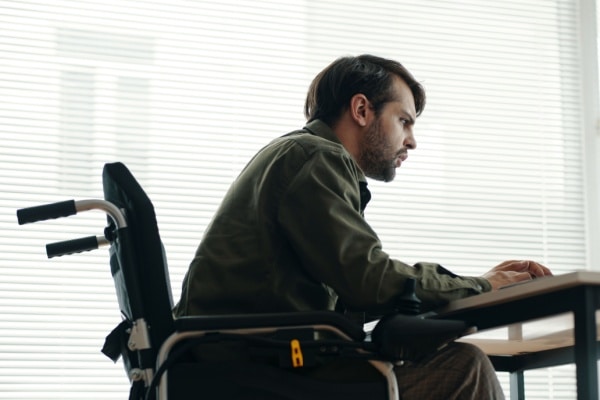 Handicap : une différence de salaire de 10 centimes est-elle discriminatoire ? 10 Qontum | Handicap : une différence de salaire de 10 centimes est-elle discriminatoire ?