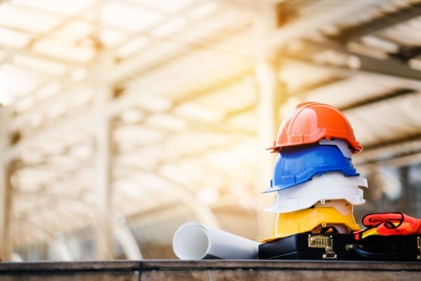 Travailleurs étrangers : mise à jour des métiers en tension 13 Travailleurs étrangers : mise à jour des métiers en tension