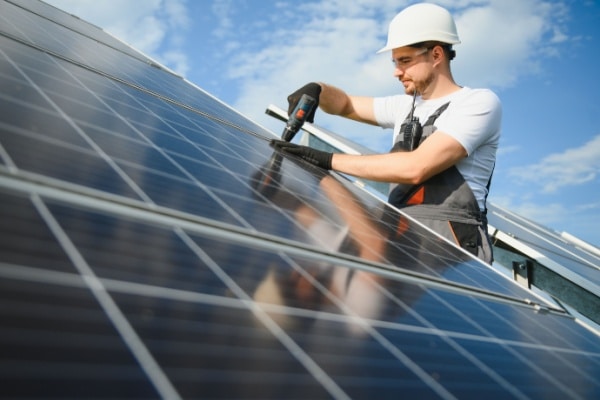 Qontum | Panneaux solaires et TVA à taux réduit : les critères d’application sont dévoilés !