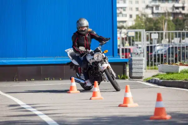 Shutterstock_modalitesexamen Qontum | Permis moto : du nouveau !