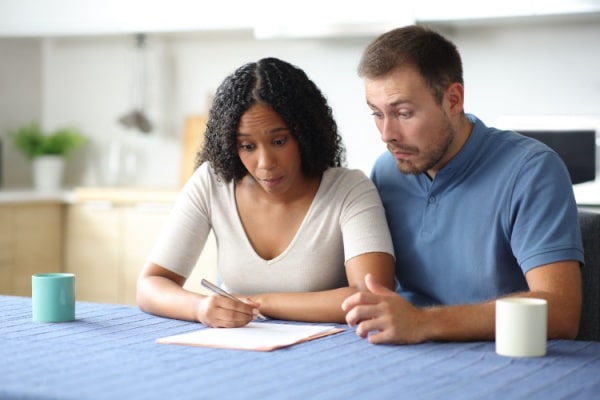 Qontum | C’est l’histoire d’un couple qui tourne la page… mais pas celle de leur déclaration fiscale commune…