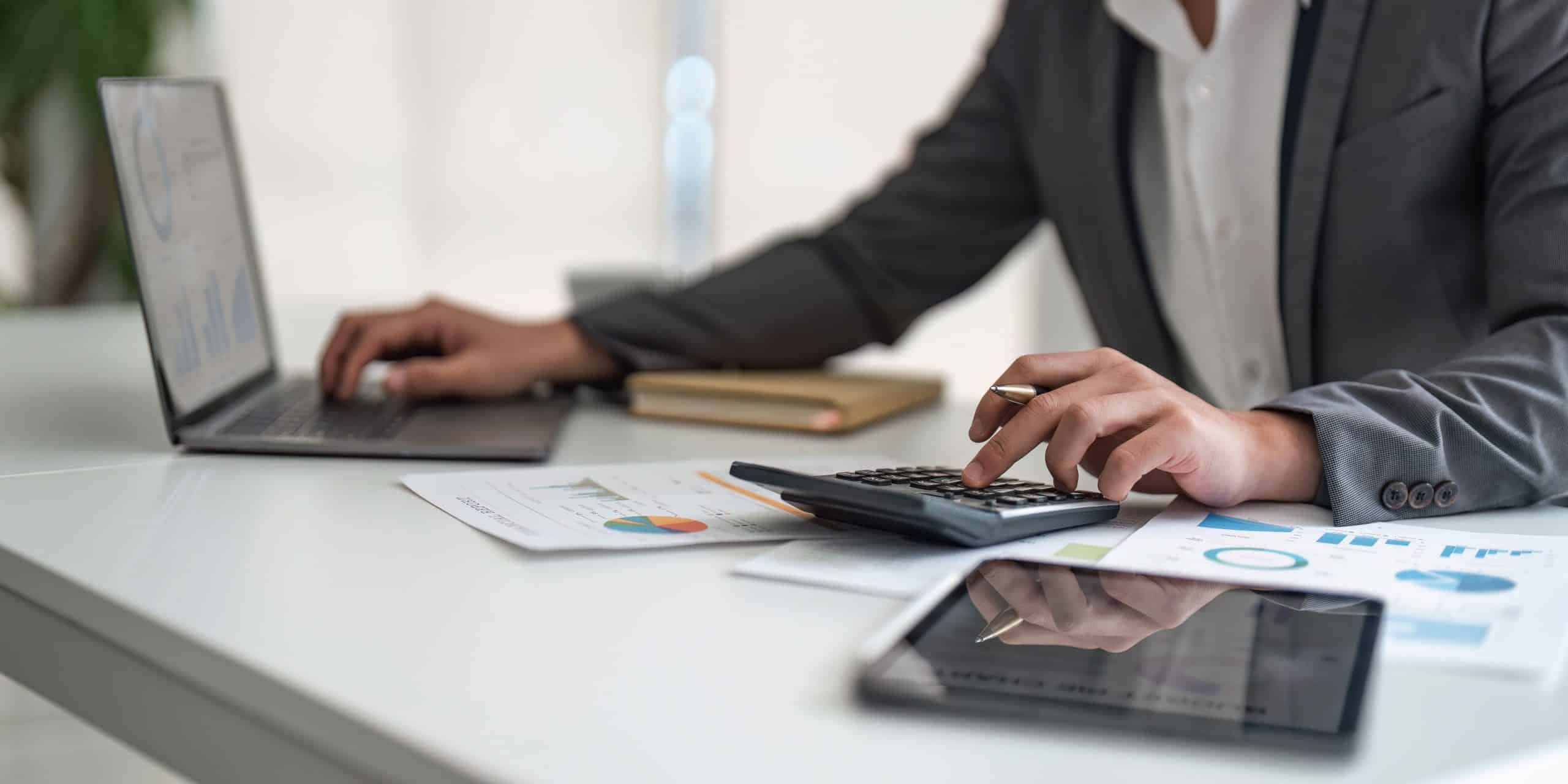 Qontum | C’est l’histoire d’une société qui aurait dû tourner la page du « papier » et passer au numérique…
