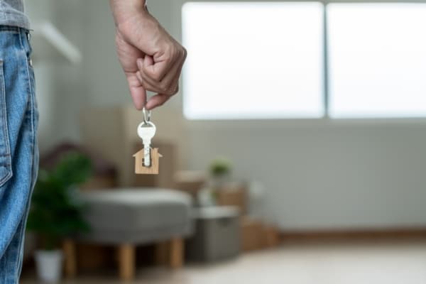 Qontum | Logement de fonction : à restituer à la fin du CDI ?
