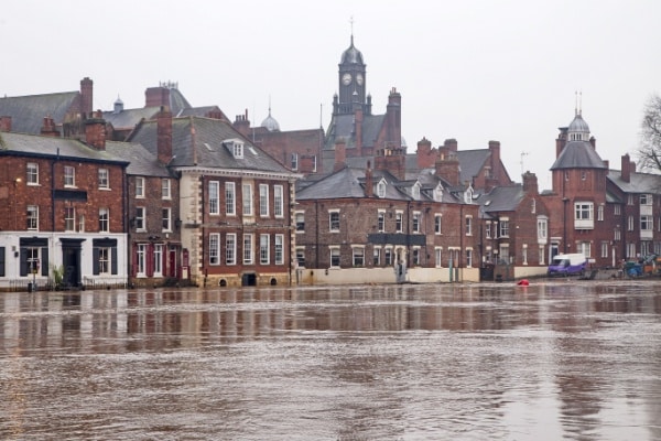 Qontum | URSSAF : soutien aux employeurs bretons suite aux inondations