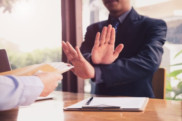 Qontum | C’est l’histoire d’un employeur pour qui un mail « groupé » devrait suffire...