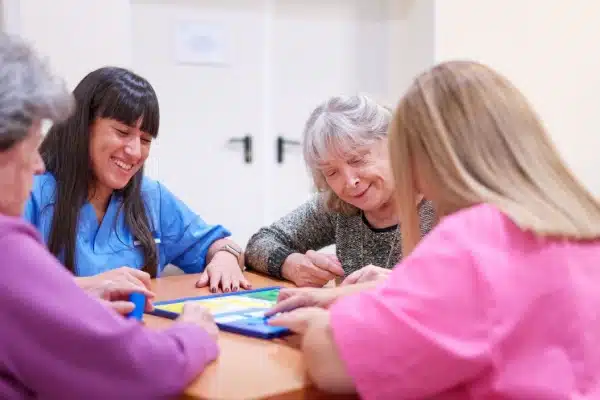 Shutterstock_hergementtemporaire Qontum | Hébergement temporaire non médicalisé : pérennisation du dispositif