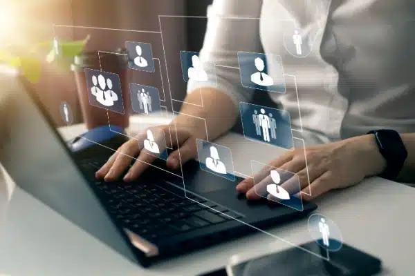 Shutterstock_simulateur20obligations20sociales Qontum | Obligations sociales : un nouveau simulateur