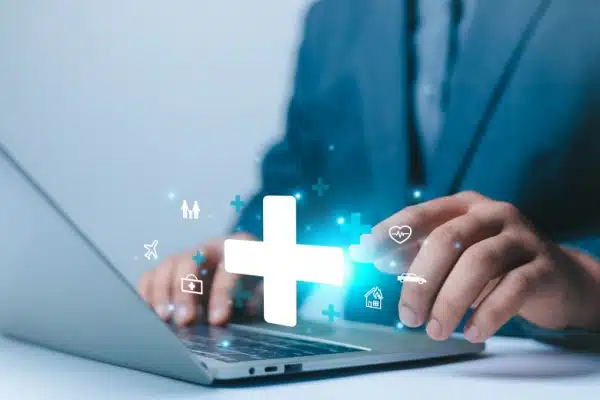 Shutterstock_urssafartisteauteur Qontum | Artistes-auteurs : l’Urssaf devient l’interlocuteur unique pour l’affiliation