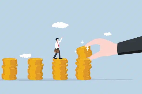 Shutterstock_revalorisationsmicjuin Qontum | SMIC : une hausse et des conséquences ?