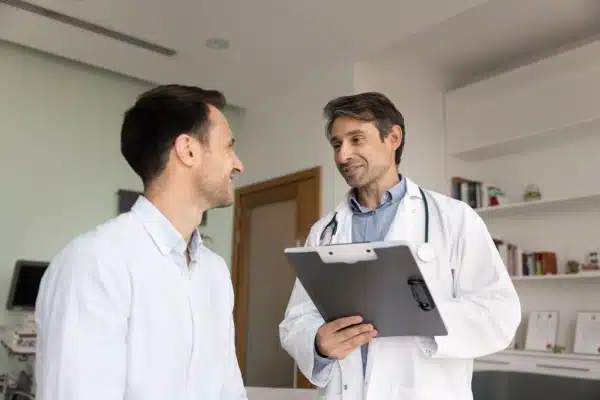 Shutterstock_servicesantetravail Qontum | Service de santé au travail : une mutualisation des coûts favorisée