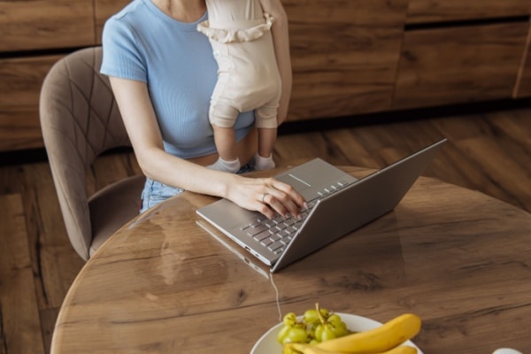 Qontum | Congé supplémentaire de naissance: les modalités sont fixées pour les salariés !