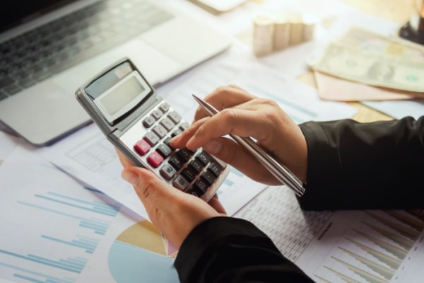 Qontum | Contrats courts : du nouveau pour le calcul du prélèvement à la source