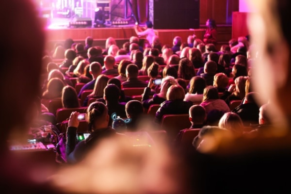 Salle de spectacle : un usage des lasers sous contrôle 9 Qontum | Salle de spectacle : un usage des lasers sous contrôle
