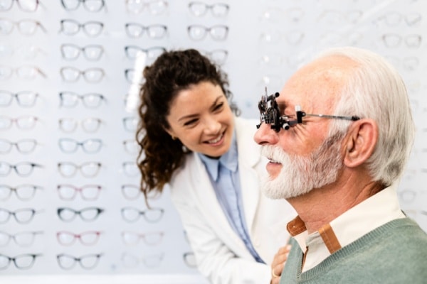 Qontum | Opticien-lunetier : intervention possible dans les Ehpad