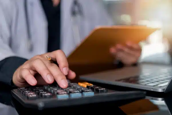 SASU à l’impôt sur le revenu : l’épineuse question des prélèvements sociaux est tranchée 16 Qontum | SASU à l’impôt sur le revenu : l’épineuse question des prélèvements sociaux est tranchée