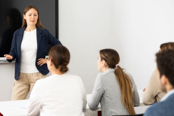 Qontum | Enseignement privé : précisions concernant les enseignants stagiaires