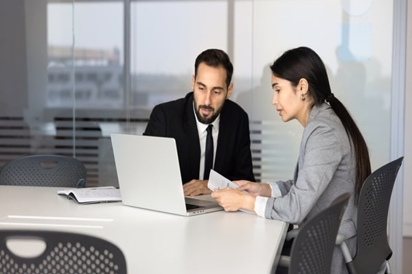Conjoint collaborateur : anticipez la fin du statut 10 Qontum | Conjoint collaborateur : anticipez la fin du statut