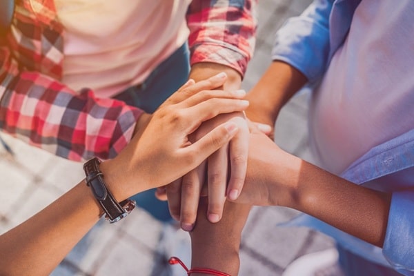 Qontum | Contrat de volontariat de solidarité internationale : quelle prise en charge financière ?